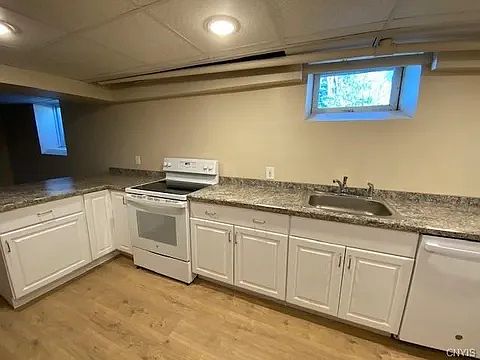 3rd image of 719 Parkway E