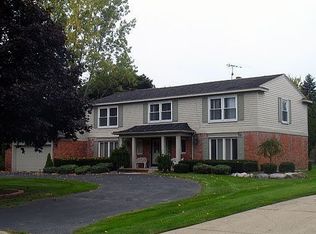 5658 Powder Horn Dr, West Bloomfield, MI 48322