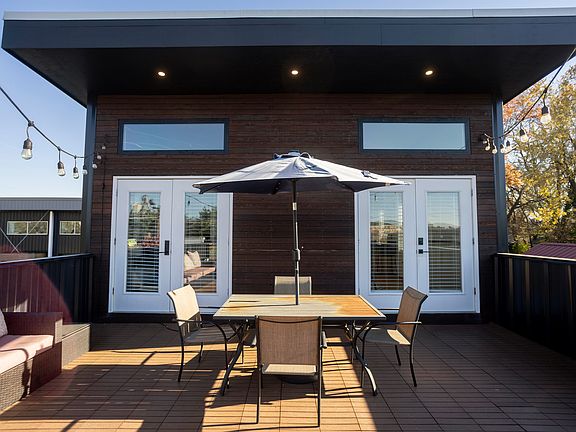 2nd image of 742 Bellaire Ave #201