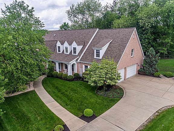 4th image of 2615 Carriage House Dr