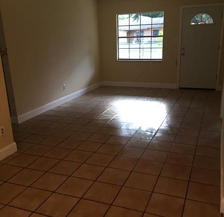 3rd image of 2837 Grove Dr