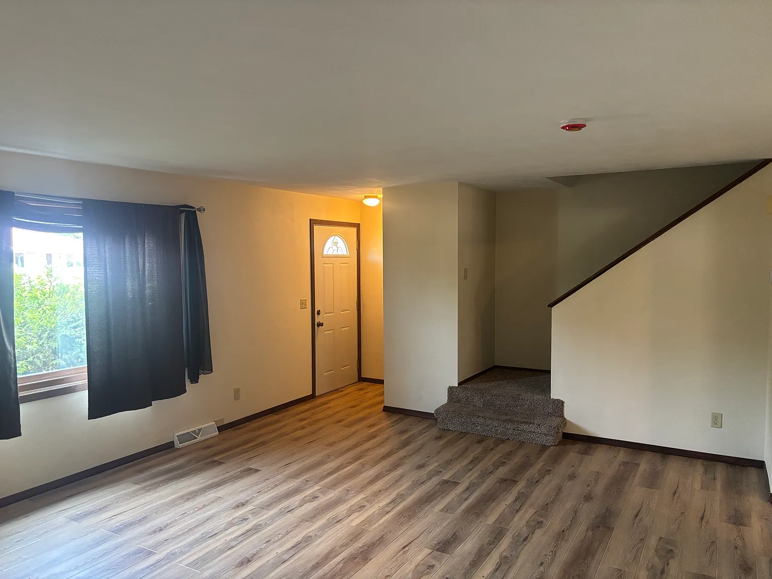 3 bed, 1.5 bath, 1300 sqft, $1,595 — Photo 3
