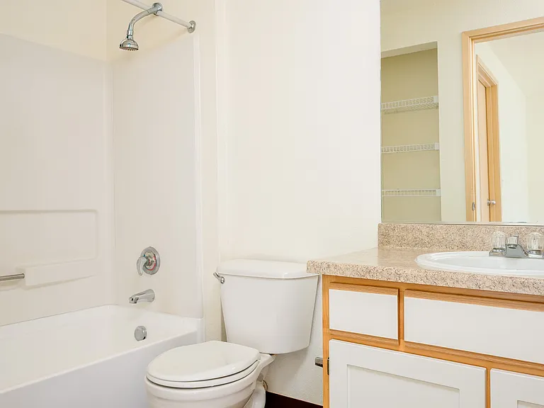 Woodridge Apartments — Photo 14