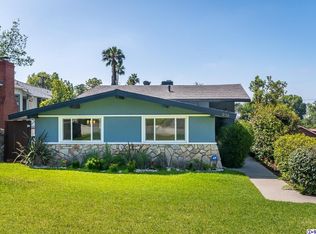 938 E Poppyfields Dr, Altadena, CA