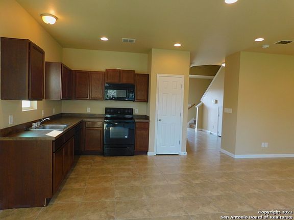 4th image of 1318 Garden Dusk Unit 2