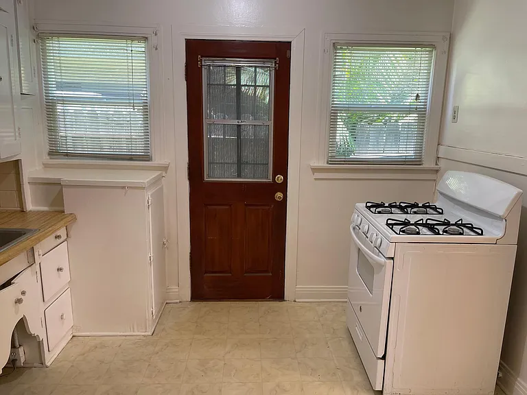 764 Coronado Ave — Photo 9