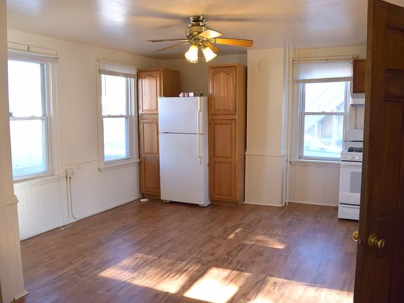 2nd image of 512 S River St