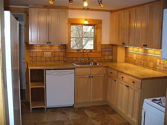 Granite and ceramic kitchen