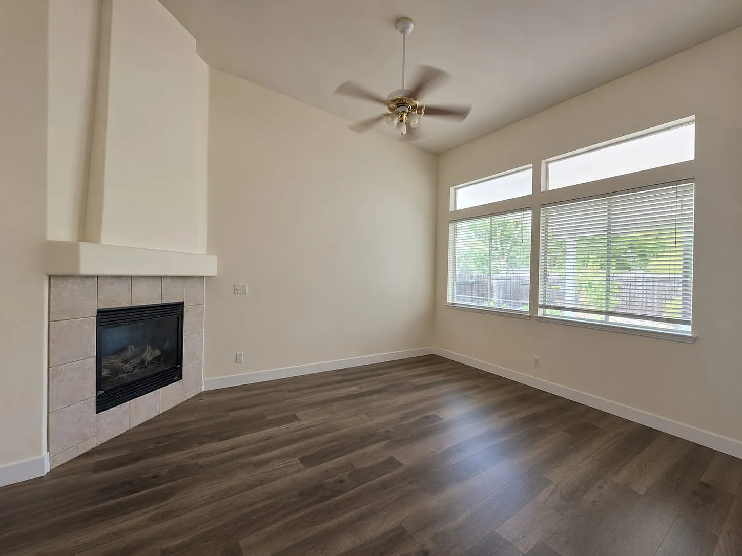 4 bed, 1920 sqft, $3,300 — Photo 4
