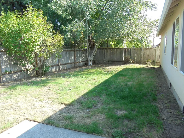 320 NW Country Ct — Photo 12