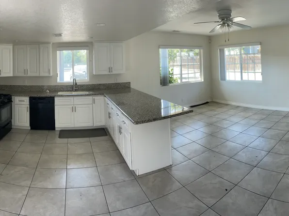 12766 14th St APT D, Yucaipa, CA 92399