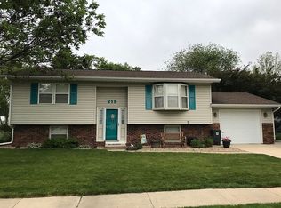 215 Hill Ct, Cedar Falls, IA 50613