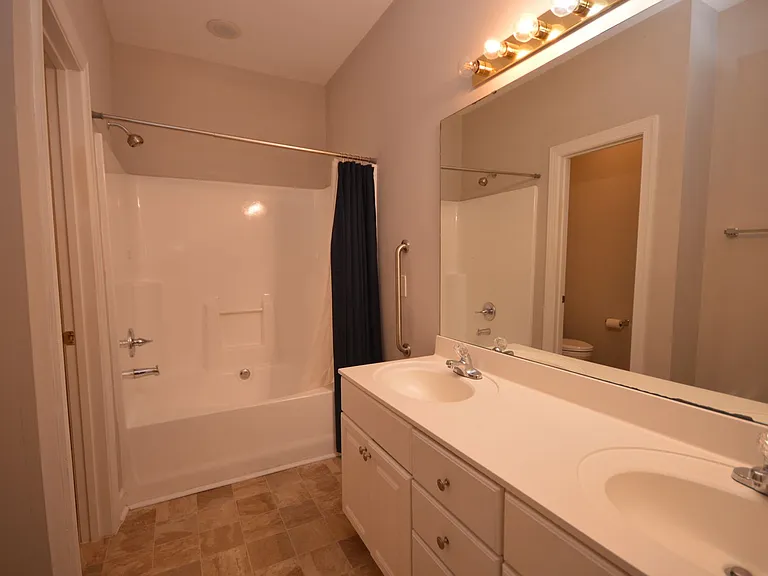 3319 Philmont Dr — Photo 17