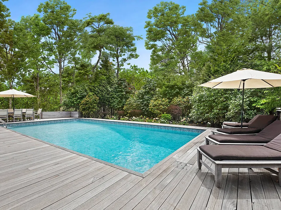 4 Saddle Ln