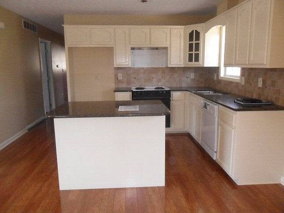 3rd image of 1932 Allen Pl