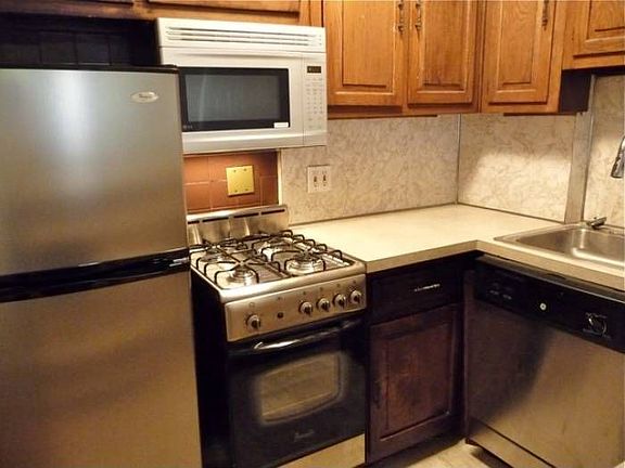 3rd image of 253 W 139th St