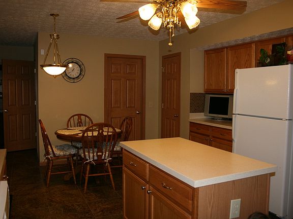 Kitchen-Breakfast Area