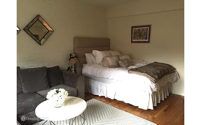 Rented by Douglas Elliman | media 22