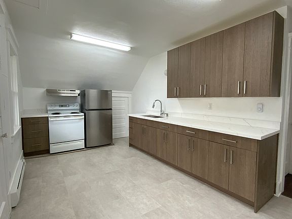 3rd image of 3111 Hoyt Ave #3