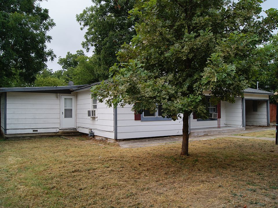 Oak Tree in Front