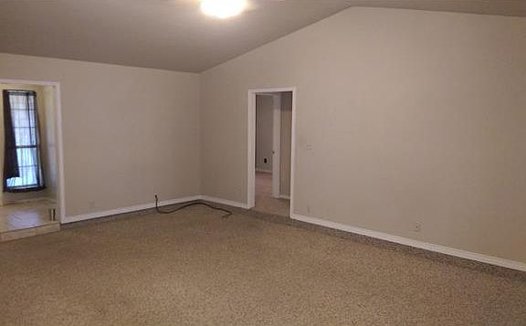 3rd image of 2318 Stratford Dr