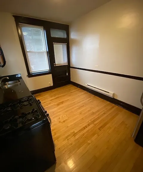 1606 W Nelson St #3 — Photo 4
