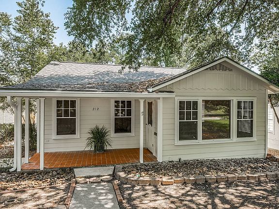 2nd image of 212 Blue Bonnet Blvd