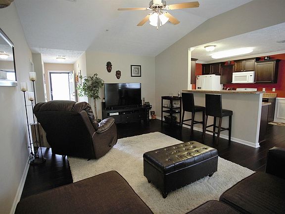3rd image of 1001 Bluecreek Cir