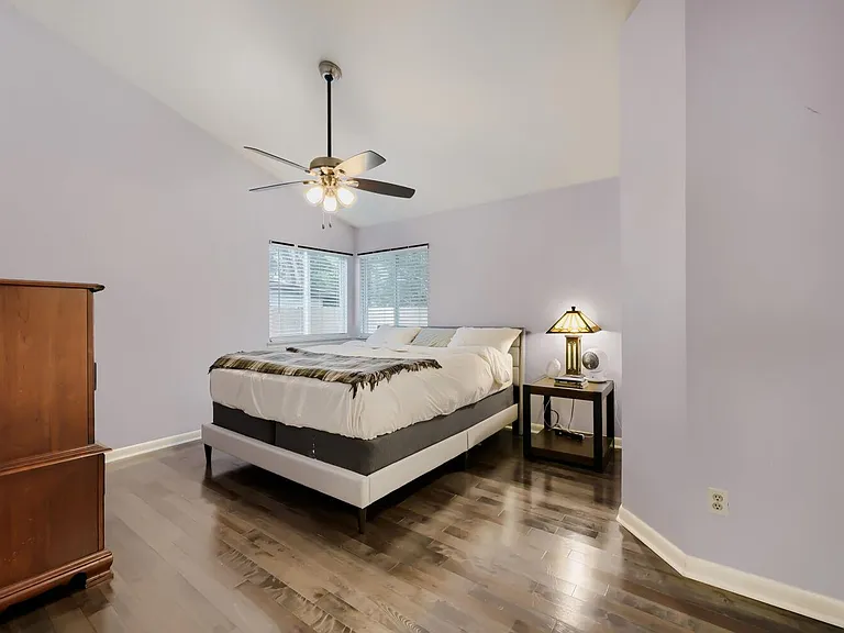 8804 United Kingdom Dr — Photo 15