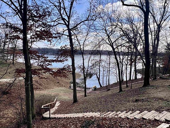 2nd image of 301 Longshore Ct