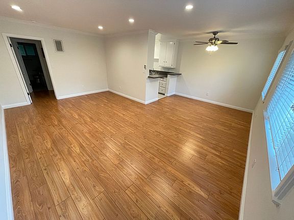 3rd image of 3982 Inglewood Blvd #2
