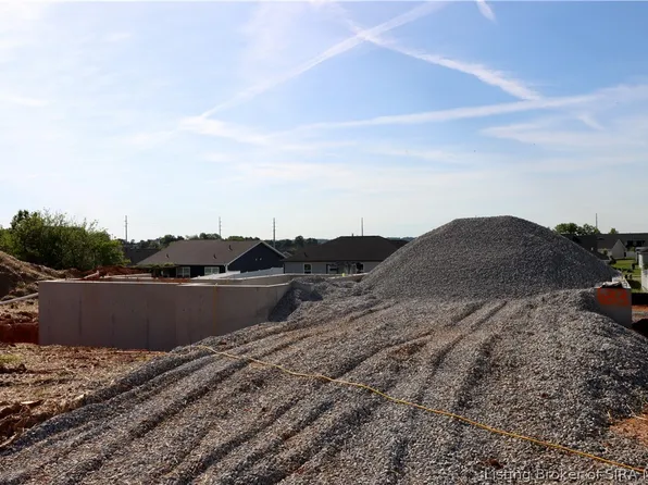 1126 - LOT 633 Bella Way, Jeffersonville, IN 47130