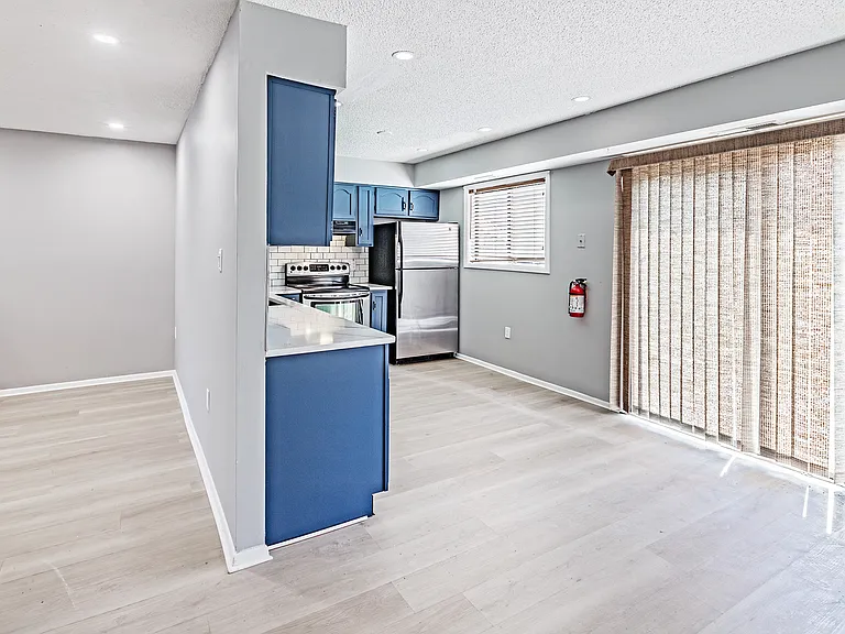 29 Chiswick Dr — Photo 4