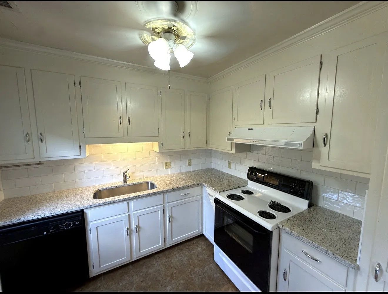 2 bed, 1100 sqft, $975 — Photo 4