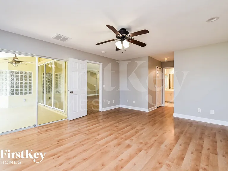 18606 Cedar Dr E — Photo 10