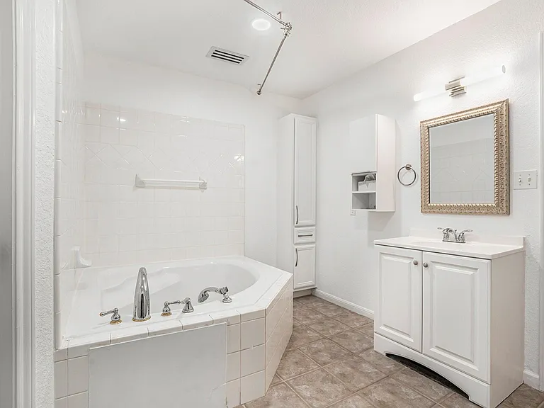 211 Hunt Rd #211 — Photo 16