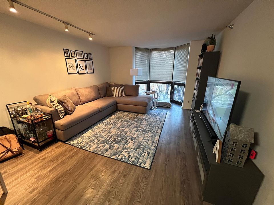 1st image of 1020 N La Salle Dr #412