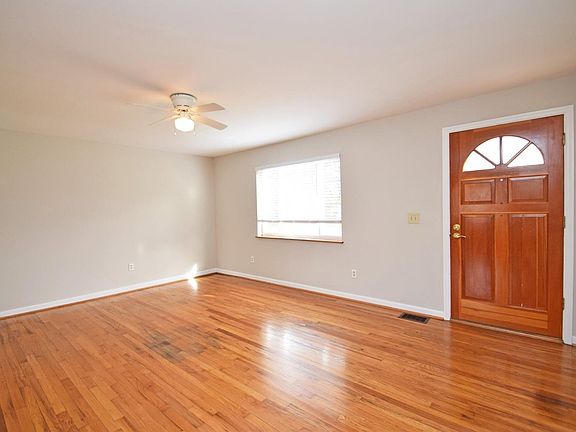 3rd image of 977 Pinewell Dr