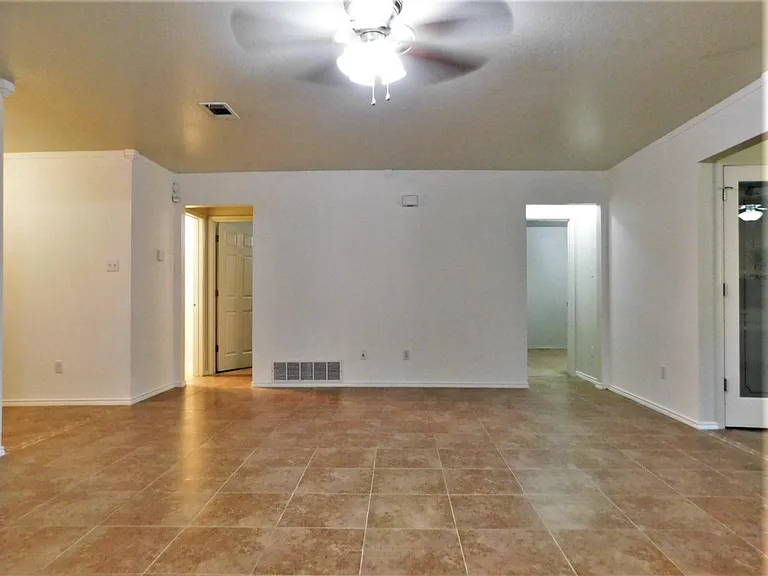 1102 Katelyn Cir — Photo 5