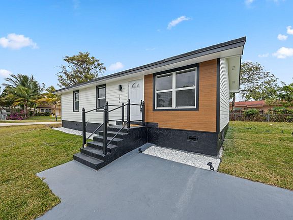 4th image of 101 NE 27th Avenue