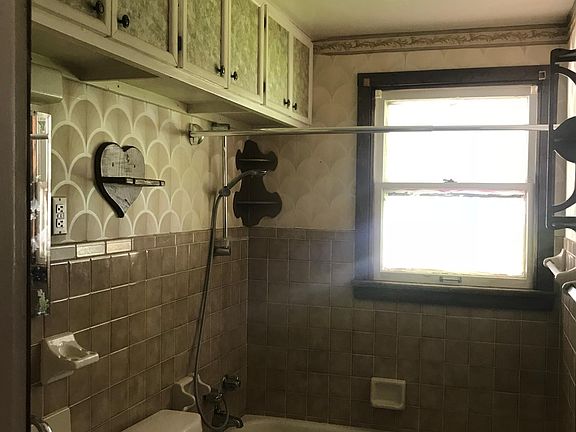 4th image of 446 N Hazelwood Ave