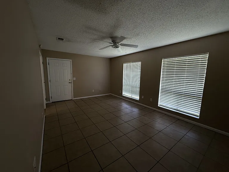 808 Meadowbrook Dr #C — Photo 7