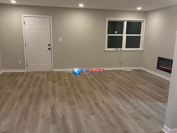 4th image of 4395 Bradley Dr