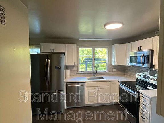 3rd image of 1614 Stone Rd