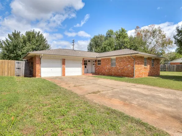 403 NE 18th St, Moore, OK 73160