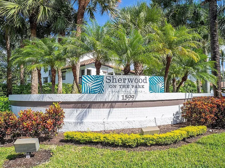 Sherwood on the Park Florida Apartments