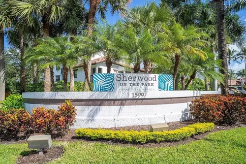 Sherwood on the Park Florida Apartments - Sherwood on the Park