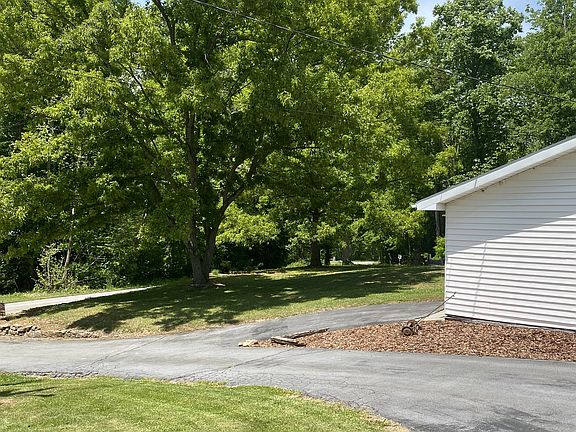 Mature Oak trees give lots of shade!