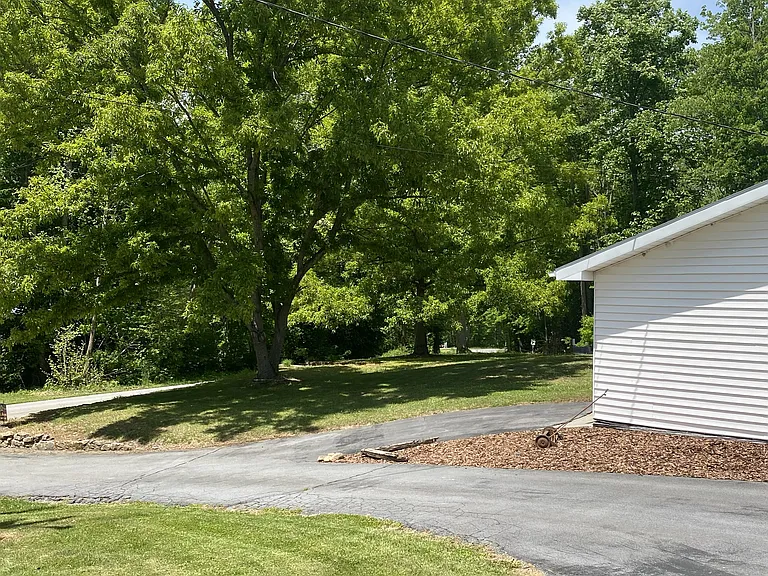 Mature Oak trees give lots of shade!