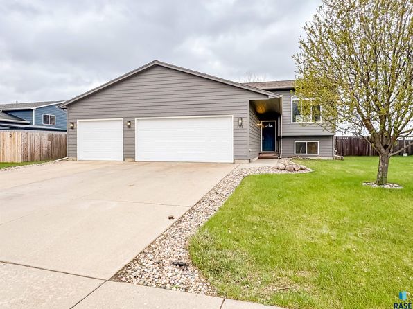 703 Almond Ave, Harrisburg, SD 57032